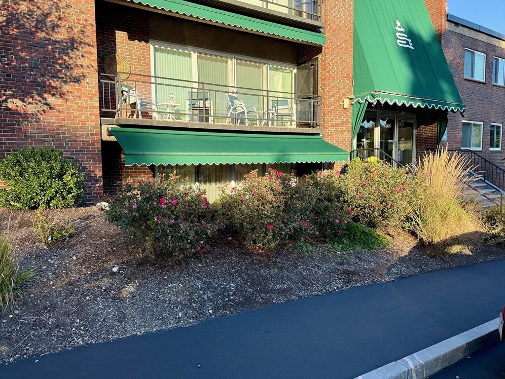 1206 Greendale Ave, Needham, Massachusetts, 2 Bedrooms Bedrooms, 5 Rooms Rooms,2 BathroomsBathrooms,Residential,For Sale,Greendale Ave,73476466