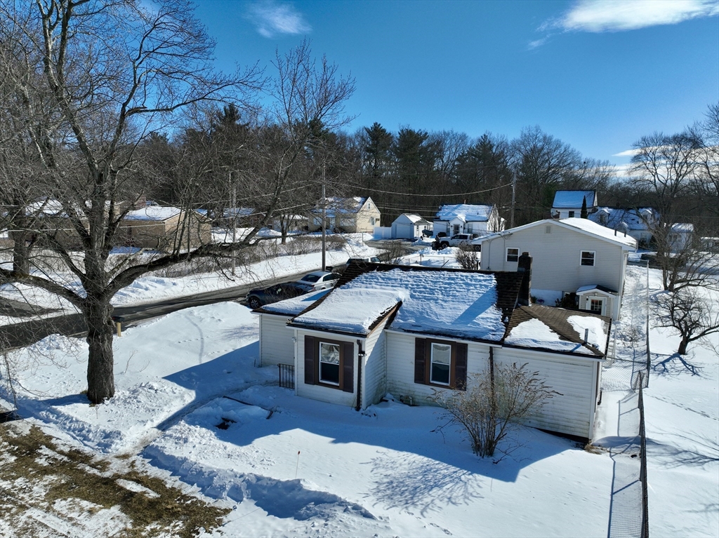 4 Broad Street, South Hadley, Massachusetts, 2 Bedrooms Bedrooms, 4 Rooms Rooms,1 BathroomBathrooms,Residential,For Sale,Broad Street,73476473