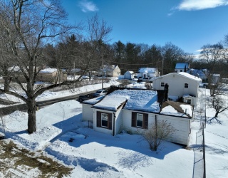 4 Broad Street, South Hadley, Massachusetts, 2 Bedrooms Bedrooms, 4 Rooms Rooms,1 BathroomBathrooms,Residential,For Sale,Broad Street,73476473