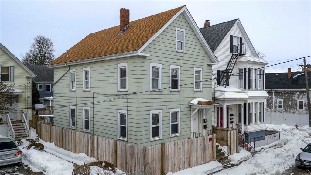 92 Rockland St, New Bedford, Massachusetts, 5 Bedrooms Bedrooms, 12 Rooms Rooms,3 BathroomsBathrooms,Residential Income,For Sale,Rockland St,73476491