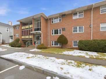 206 Rock Street, Norwood, Massachusetts, 2 Bedrooms Bedrooms, 4 Rooms Rooms,1 BathroomBathrooms,Residential,For Sale,Rock Street,73466786