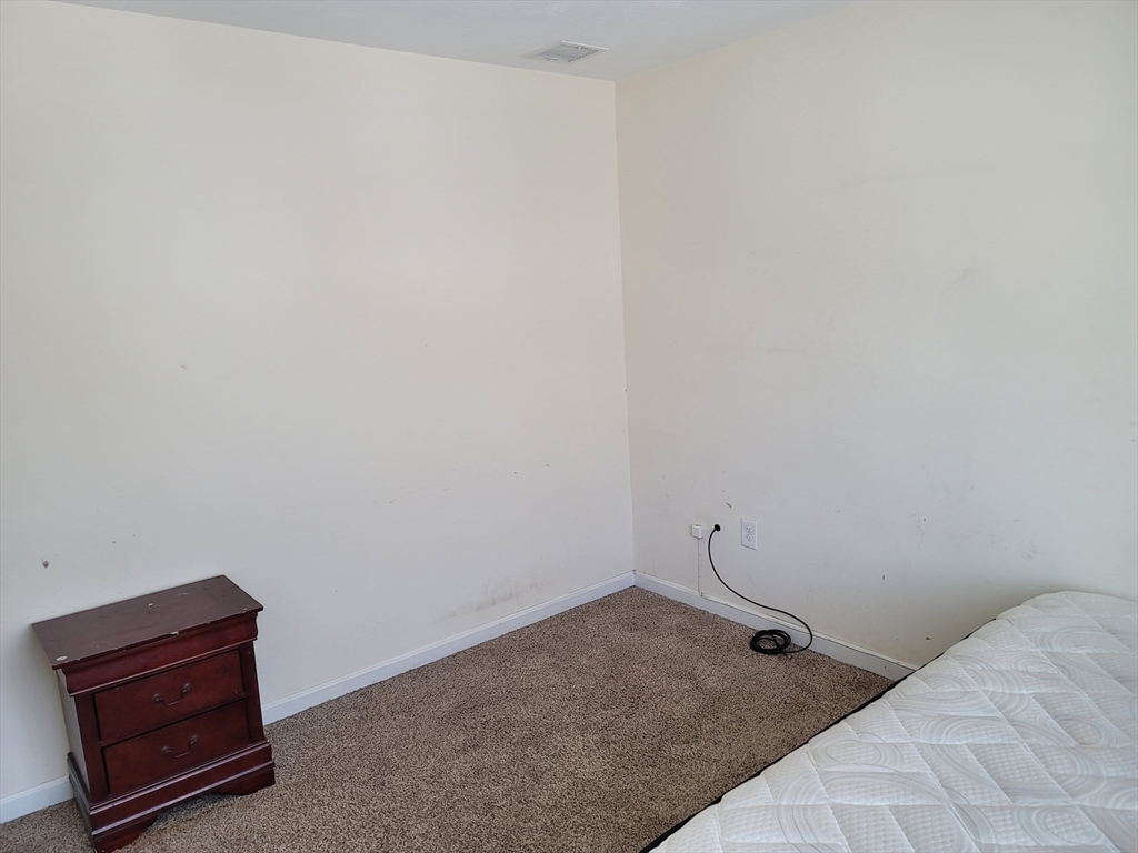 736 East Street, Brockton, Massachusetts, 1 Bedroom Bedrooms, 3 Rooms Rooms,1 BathroomBathrooms,Residential Lease,For Rent,East Street,73476572