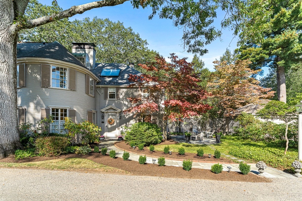 2 Phillips Pond Rd, Natick, Massachusetts, 4 Bedrooms Bedrooms, 8 Rooms Rooms,3.5 BathroomsBathrooms,Residential,For Sale,Phillips Pond Rd,73476600