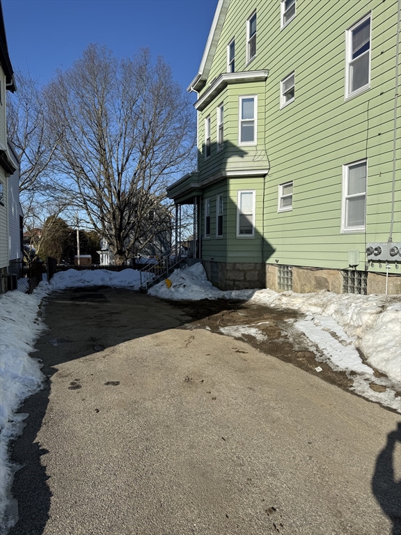 165 Eastern Ave, Fall River, Massachusetts, 9 Bedrooms Bedrooms, 20 Rooms Rooms,3 BathroomsBathrooms,Residential Income,For Sale,Eastern Ave,73476698