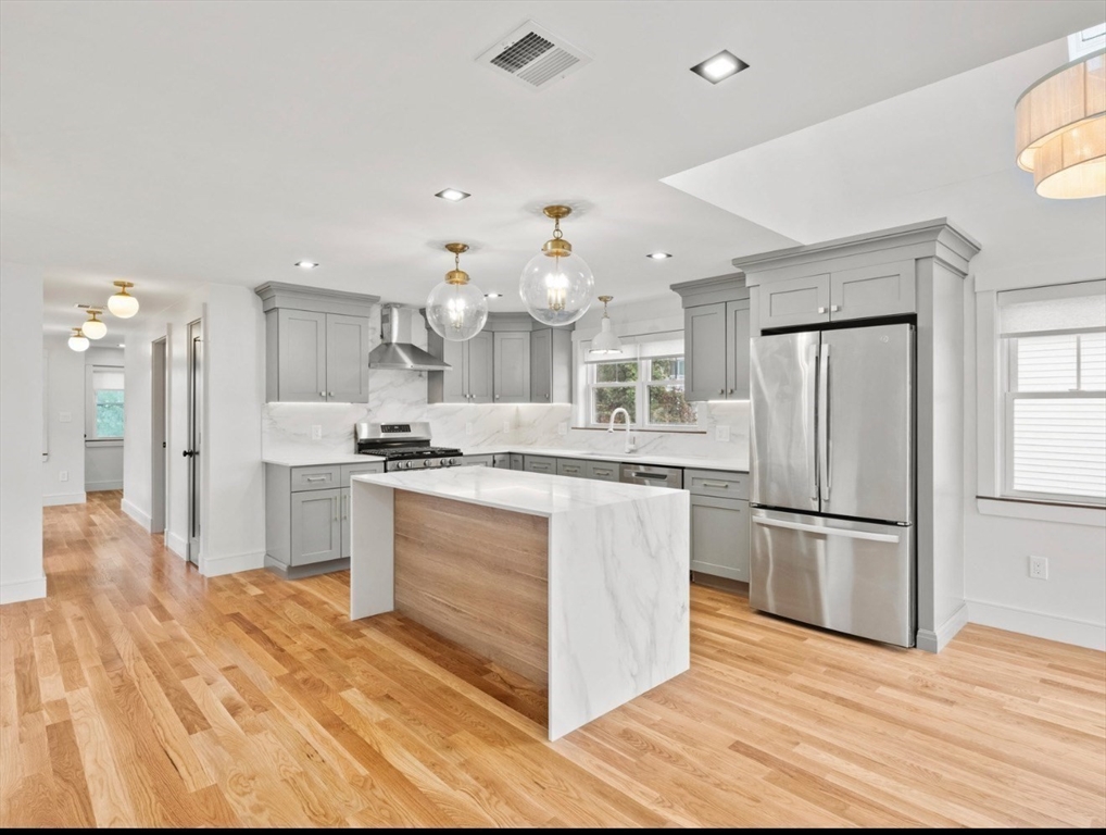 85 Morton Ave, Medford, Massachusetts, 3 Bedrooms Bedrooms, 6 Rooms Rooms,2 BathroomsBathrooms,Residential Lease,For Rent,Morton Ave,73476581