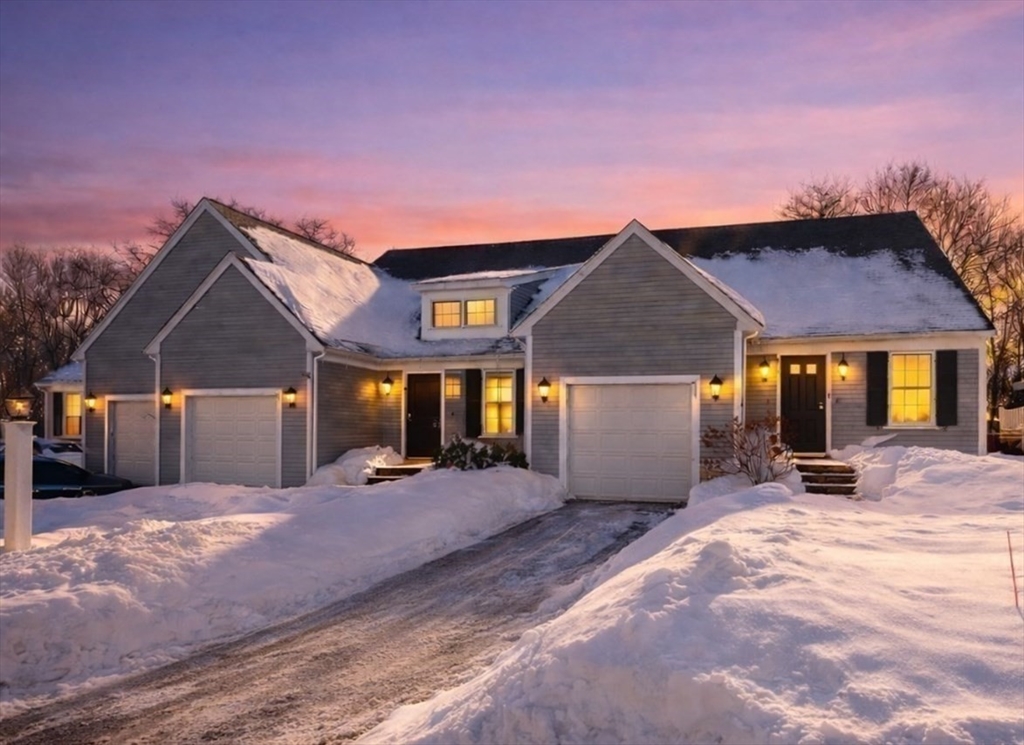 6 Adams Court, Hingham, Massachusetts, 3 Bedrooms Bedrooms, 9 Rooms Rooms,3.5 BathroomsBathrooms,Residential,For Sale,Adams Court,73476587