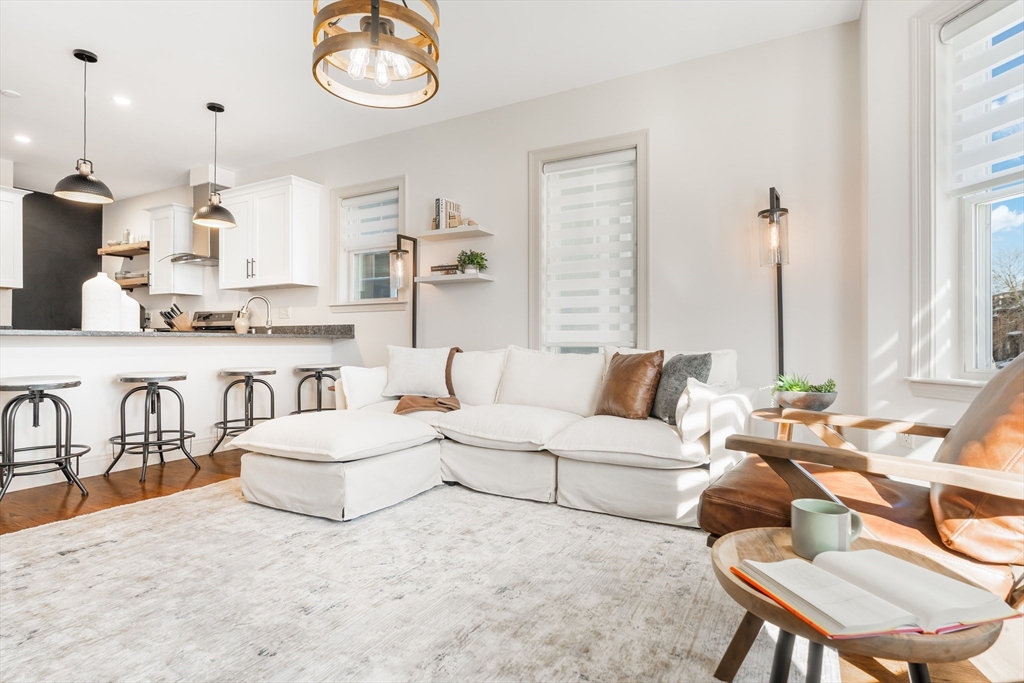 115 Pleasant St, Boston, Massachusetts, 2 Bedrooms Bedrooms, 4 Rooms Rooms,2.5 BathroomsBathrooms,Residential,For Sale,Pleasant St,73476588