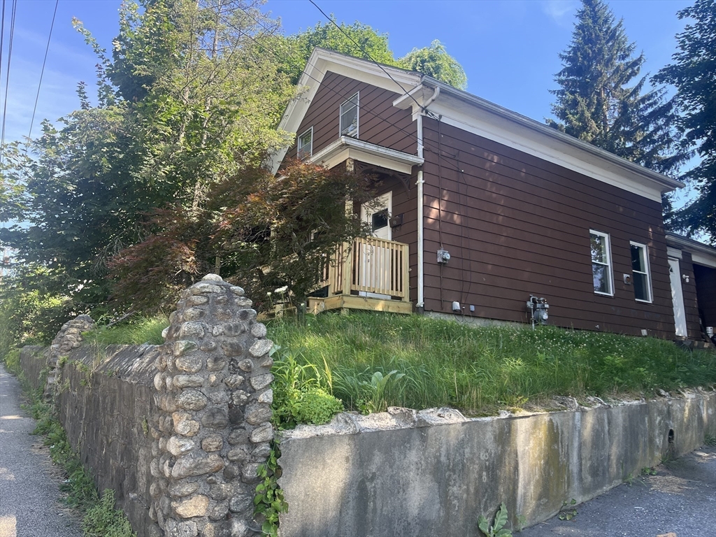 48 Lake St, Webster, Massachusetts, 4 Bedrooms Bedrooms, 7 Rooms Rooms,1 BathroomBathrooms,Residential,For Sale,Lake St,73476603