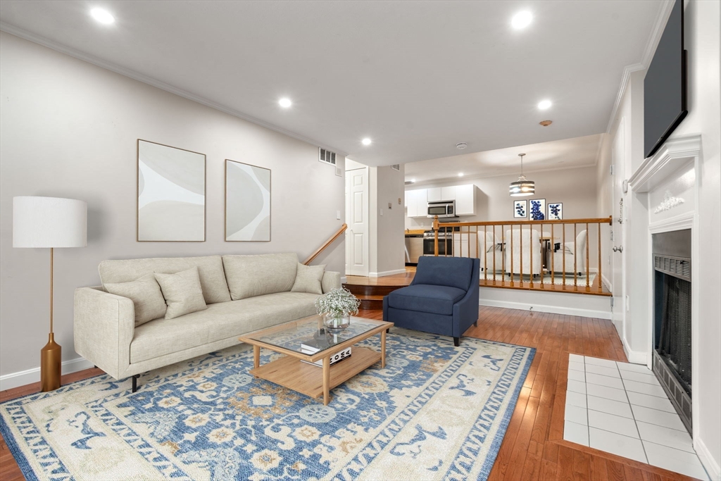 1216 Vfw Pkwy, Boston, Massachusetts, 2 Bedrooms Bedrooms, 4 Rooms Rooms,2 BathroomsBathrooms,Residential,For Sale,Vfw Pkwy,73476607