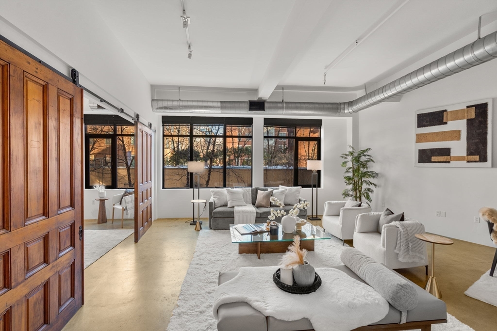 1200 Washington St, Boston, Massachusetts, 2 Bedrooms Bedrooms, 5 Rooms Rooms,1 BathroomBathrooms,Residential,For Sale,Washington St,73476637