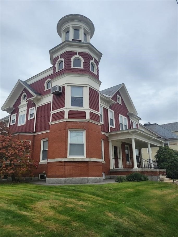 549 Westford St, Lowell, Massachusetts, 2 Rooms Rooms,1 BathroomBathrooms,Residential Lease,For Rent,Westford St,73476651