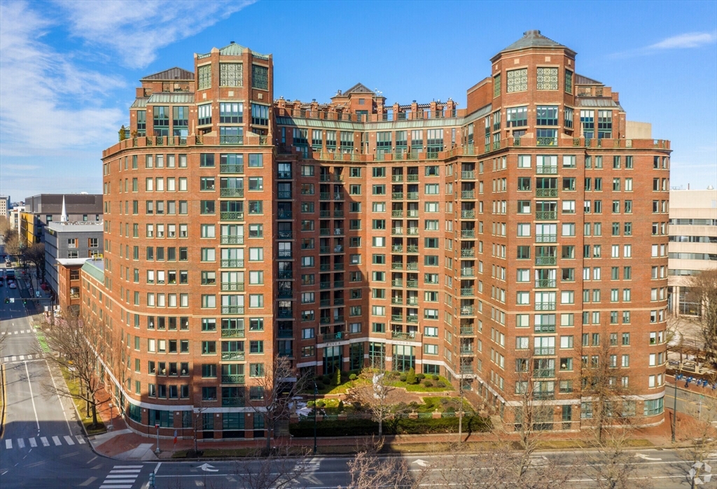 10 Rogers Street, Cambridge, Massachusetts, 2 Bedrooms Bedrooms, 4 Rooms Rooms,2 BathroomsBathrooms,Residential,For Sale,Rogers Street,73468461