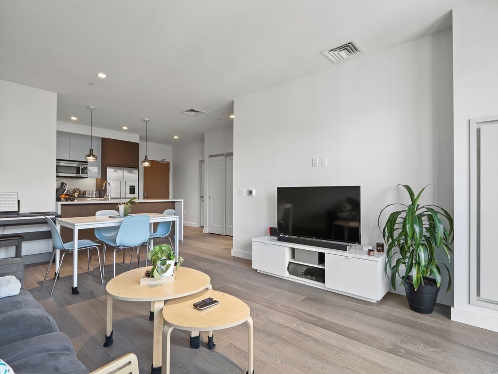 375 Canal St, Somerville, Massachusetts, 1 Bedroom Bedrooms, 3 Rooms Rooms,1 BathroomBathrooms,Residential Lease,For Rent,Canal St,73476665