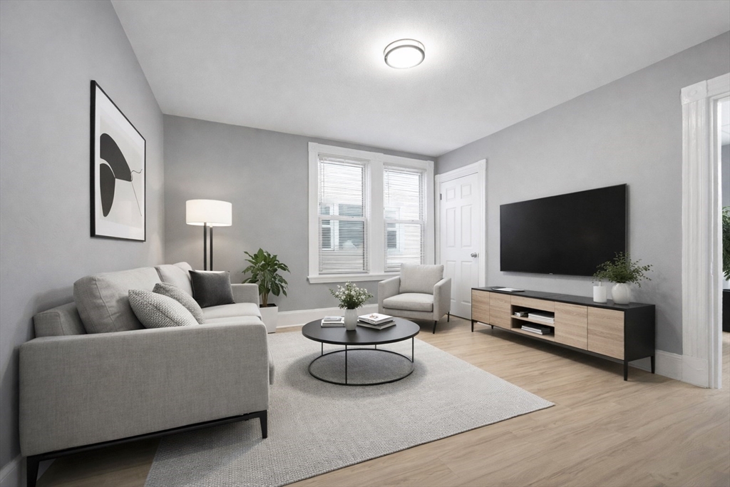 204 Washington St, Somerville, Massachusetts, 2 Bedrooms Bedrooms, 5 Rooms Rooms,1 BathroomBathrooms,Residential Lease,For Rent,Washington St,73476715