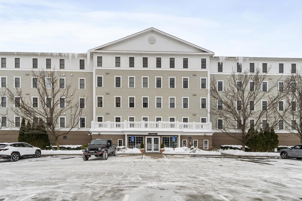 10 Crowninshield St, Peabody, Massachusetts, 2 Bedrooms Bedrooms, 5 Rooms Rooms,2 BathroomsBathrooms,Residential,For Sale,Crowninshield St,73476695