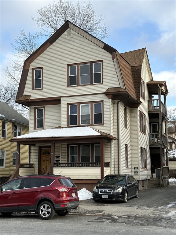 797 Carew St, Springfield, Massachusetts, 10 Bedrooms Bedrooms, 16 Rooms Rooms,3 BathroomsBathrooms,Residential Income,For Sale,Carew St,73462212