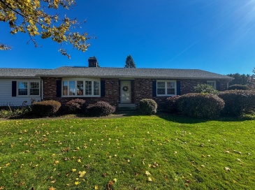 2 Scott Ln, Hadley, Massachusetts, 3 Bedrooms Bedrooms, 9 Rooms Rooms,3 BathroomsBathrooms,Residential,For Sale,Scott Ln,73453986