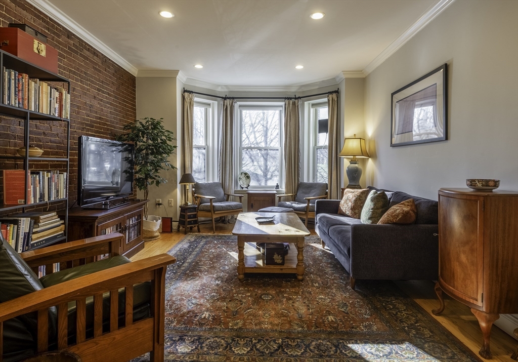 23 Monument Square, Boston, Massachusetts, 2 Bedrooms Bedrooms, 5 Rooms Rooms,2 BathroomsBathrooms,Residential,For Sale,Monument Square,73463972