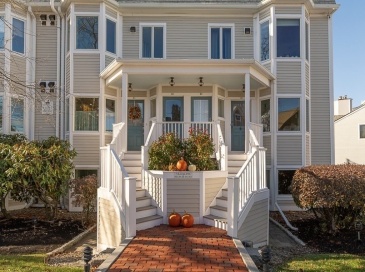7 Rackliffe St, Gloucester, Massachusetts, 2 Bedrooms Bedrooms, 5 Rooms Rooms,2.5 BathroomsBathrooms,Residential,For Sale,Rackliffe St,73459859