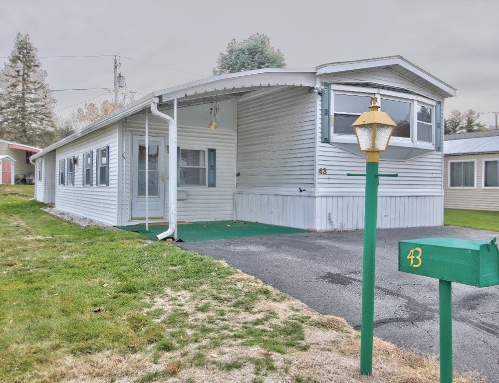 556 Central St, Leominster, Massachusetts, 2 Bedrooms Bedrooms, 6 Rooms Rooms,2 BathroomsBathrooms,Residential,For Sale,Central St,73453877