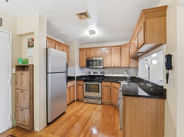 77 Bennington Street, Revere, Massachusetts, 2 Bedrooms Bedrooms, 5 Rooms Rooms,1 BathroomBathrooms,Residential,For Sale,Bennington Street,73453980