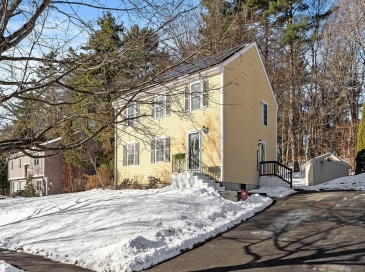 240 Stoneybrook Rd, Fitchburg, Massachusetts, 3 Bedrooms Bedrooms, 6 Rooms Rooms,1.5 BathroomsBathrooms,Residential,For Sale,Stoneybrook Rd,73463396