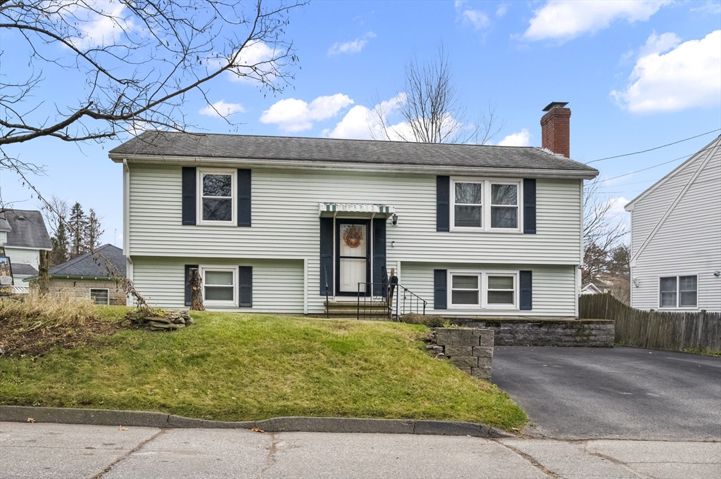 15 Cumberland St, Worcester, Massachusetts, 3 Bedrooms Bedrooms, 5 Rooms Rooms,2 BathroomsBathrooms,Residential,For Sale,Cumberland St,73458162