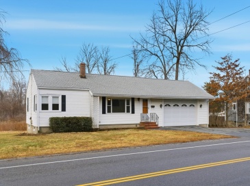 198 Conant St, Danvers, Massachusetts, 2 Bedrooms Bedrooms, 5 Rooms Rooms,1 BathroomBathrooms,Residential,For Sale,Conant St,73470225