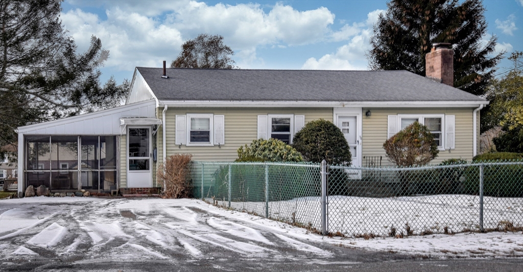 56 Walsh Street, Framingham, Massachusetts, 3 Bedrooms Bedrooms, 7 Rooms Rooms,1 BathroomBathrooms,Residential,For Sale,Walsh Street,73464532