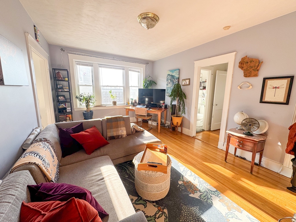 1607 Commonwealth Ave, Boston, Massachusetts, 1 Bedroom Bedrooms, 4 Rooms Rooms,1 BathroomBathrooms,Residential Lease,For Rent,Commonwealth Ave,73472339