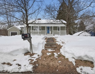 40 Linwood Street, Chelmsford, Massachusetts, 2 Bedrooms Bedrooms, 9 Rooms Rooms,1 BathroomBathrooms,Residential,For Sale,Linwood Street,73476836