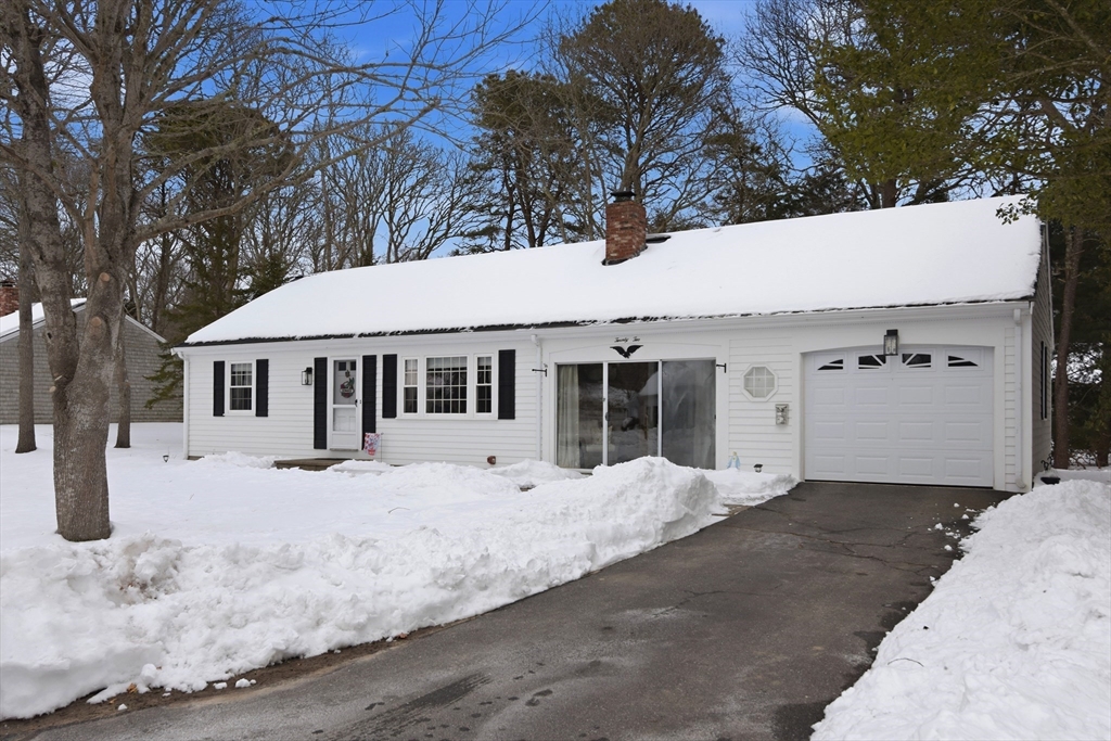 22 Johnson Lane, Yarmouth, Massachusetts, 3 Bedrooms Bedrooms, 6 Rooms Rooms,1.5 BathroomsBathrooms,Residential,For Sale,Johnson Lane,73476877