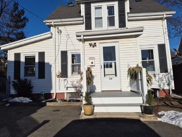 16-A Clinton St, Lynn, Massachusetts, 2 Bedrooms Bedrooms, 5 Rooms Rooms,1.5 BathroomsBathrooms,Residential,For Sale,Clinton St,73476944