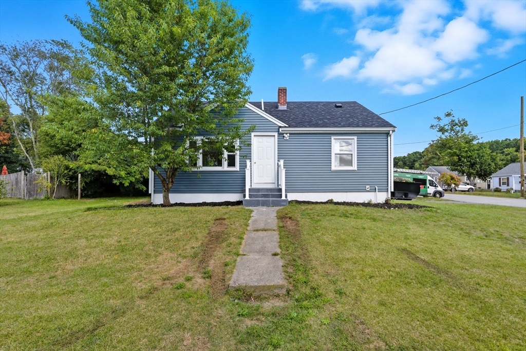 78 Linda St, Abington, Massachusetts, 4 Bedrooms Bedrooms, 7 Rooms Rooms,2 BathroomsBathrooms,Residential,For Sale,Linda St,73476949