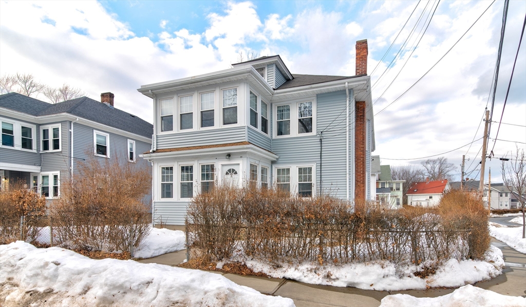 152 Willow St, Quincy, Massachusetts, 3 Bedrooms Bedrooms, 6 Rooms Rooms,1 BathroomBathrooms,Residential Lease,For Rent,Willow St,73476772