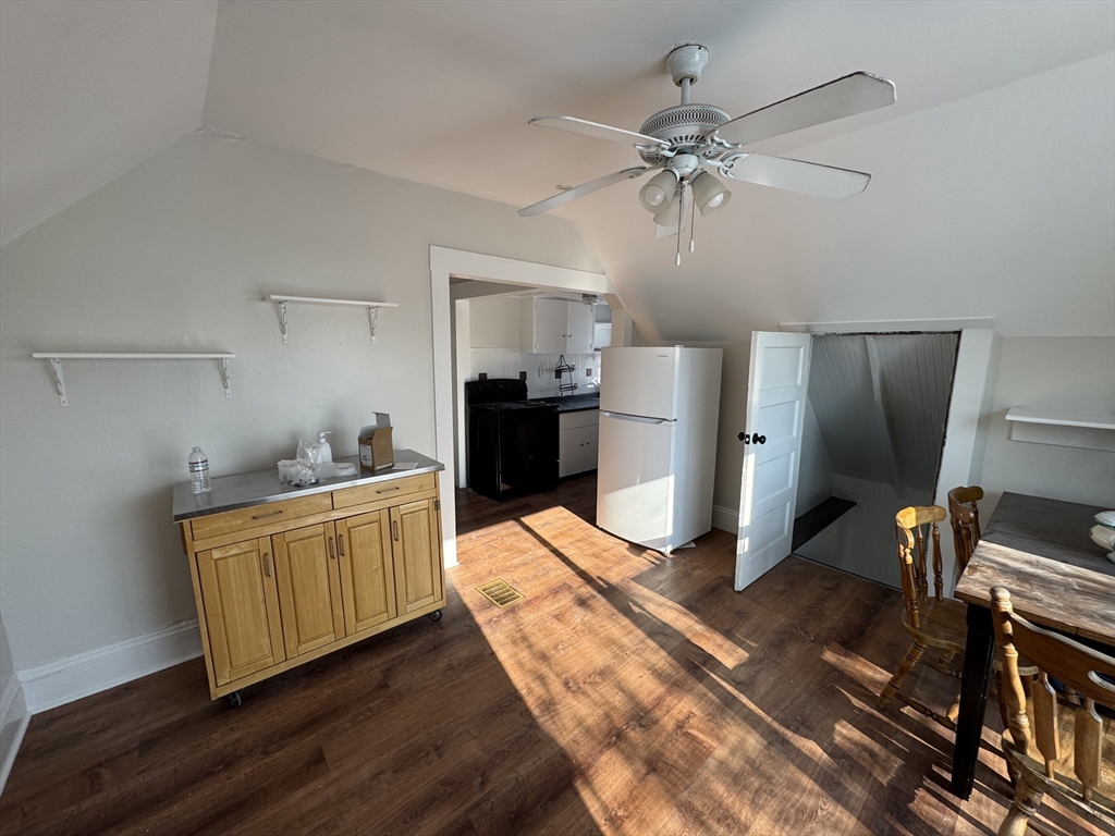 21 Davis Rd, Belmont, Massachusetts, 1 Bedroom Bedrooms, 3 Rooms Rooms,1 BathroomBathrooms,Residential Lease,For Rent,Davis Rd,73476779