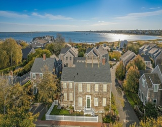 2 Mariner Way, Nantucket, Massachusetts, 4 Bedrooms Bedrooms, 9 Rooms Rooms,4.5 BathroomsBathrooms,Residential,For Sale,Mariner Way,73476823