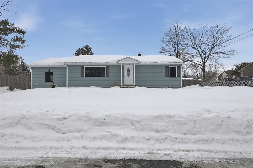 37 Lexington Avenue, Methuen, Massachusetts, 3 Bedrooms Bedrooms, 7 Rooms Rooms,2 BathroomsBathrooms,Residential,For Sale,Lexington Avenue,73476852