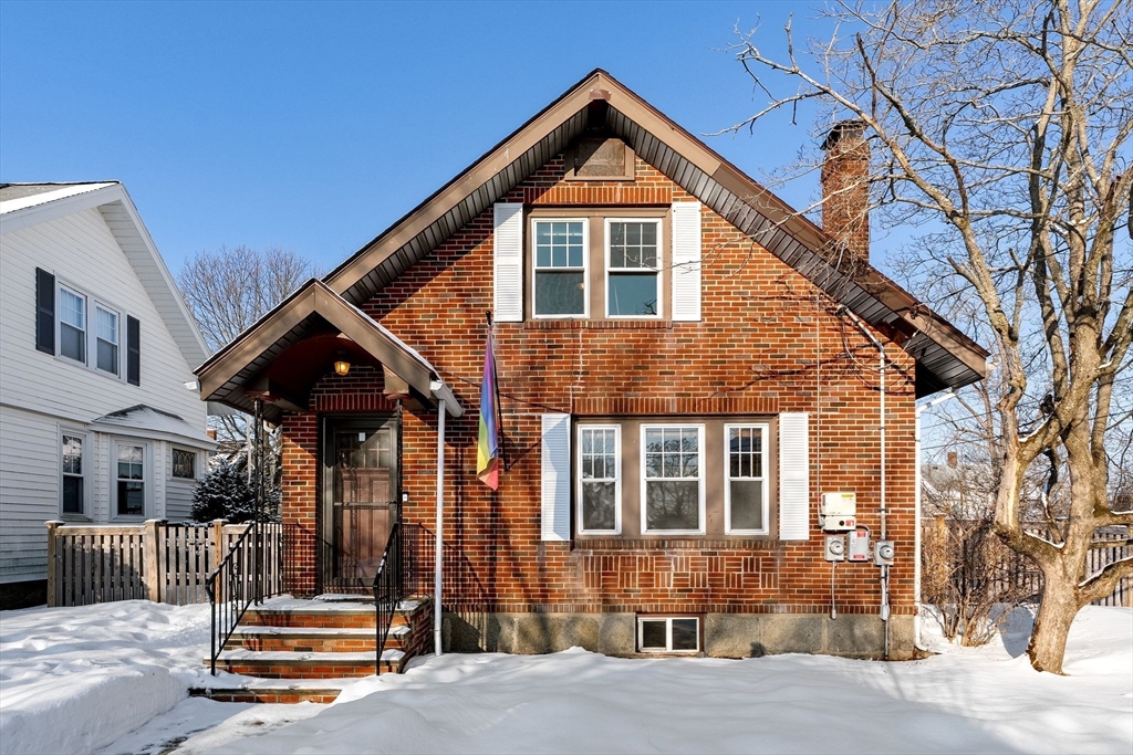 25 Moffat Road, Quincy, Massachusetts, 3 Bedrooms Bedrooms, 7 Rooms Rooms,2 BathroomsBathrooms,Residential,For Sale,Moffat Road,73476861