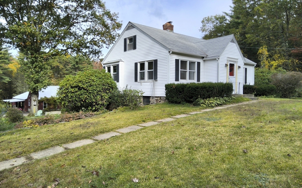 323 New Boston Rd, Sturbridge, Massachusetts, 3 Bedrooms Bedrooms, 5 Rooms Rooms,1 BathroomBathrooms,Residential,For Sale,New Boston Rd,73411700