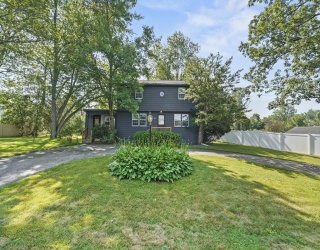 20 Albion Lane, West Newbury, Massachusetts, 4 Bedrooms Bedrooms, 7 Rooms Rooms,2 BathroomsBathrooms,Residential,For Sale,Albion Lane,73400715