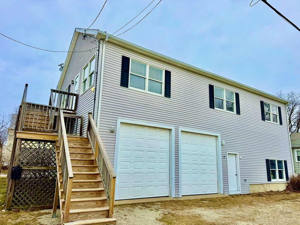 7 J Street Year Round, Hull, Massachusetts, 3 Bedrooms Bedrooms, 6 Rooms Rooms,2 BathroomsBathrooms,Residential Lease,For Rent,J Street Year Round,73462758