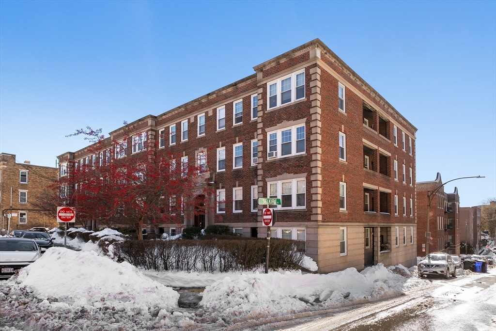 56-58 Selkirk Road, Boston, Massachusetts, 43 Bedrooms Bedrooms, 99 Rooms Rooms,30 BathroomsBathrooms,Residential Income,For Sale,Selkirk Road,73474217