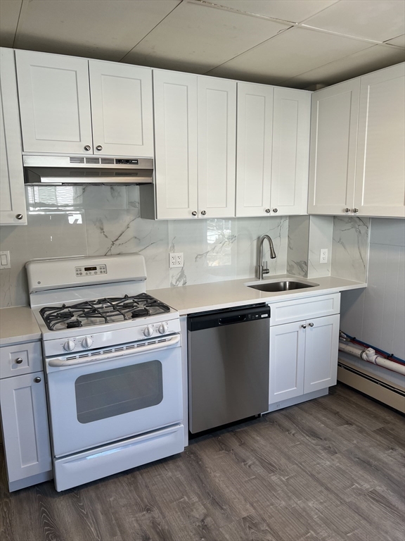 53 Oak Street, Somerville, Massachusetts, 2 Bedrooms Bedrooms, 4 Rooms Rooms,1 BathroomBathrooms,Residential Lease,For Rent,Oak Street,73476976