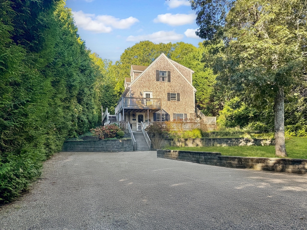 22 Old Lighthouse Road, Tisbury, Massachusetts, 5 Bedrooms Bedrooms, 9 Rooms Rooms,3 BathroomsBathrooms,Residential,For Sale,Old Lighthouse Road,73476994