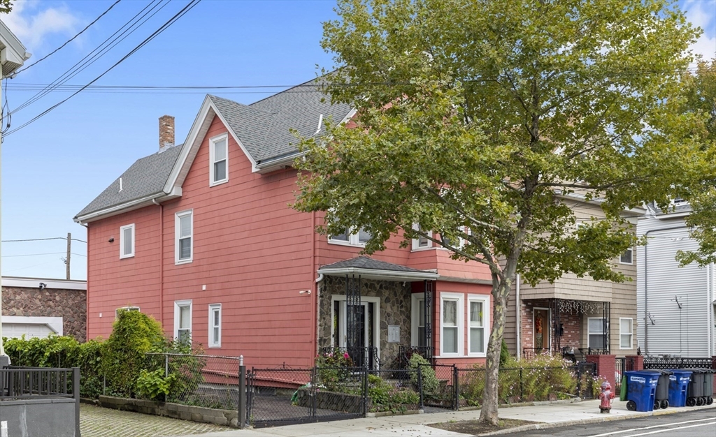 329 Washington St, Somerville, Massachusetts, 4 Bedrooms Bedrooms, 8 Rooms Rooms,2 BathroomsBathrooms,Residential Lease,For Rent,Washington St,73477012