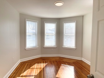 25 Bennett St, Beverly, Massachusetts, 3 Bedrooms Bedrooms, 5 Rooms Rooms,1 BathroomBathrooms,Residential Lease,For Rent,Bennett St,73477025