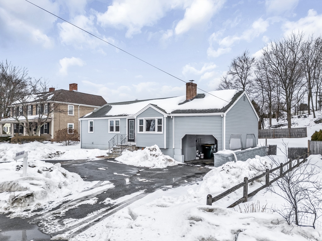 212 Cambridge Rd, Woburn, Massachusetts, 3 Bedrooms Bedrooms, 5 Rooms Rooms,1 BathroomBathrooms,Residential,For Sale,Cambridge Rd,73477028