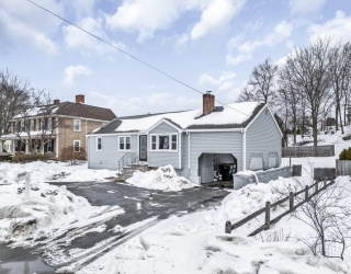 212 Cambridge Rd, Woburn, Massachusetts, 3 Bedrooms Bedrooms, 5 Rooms Rooms,1 BathroomBathrooms,Residential,For Sale,Cambridge Rd,73477028