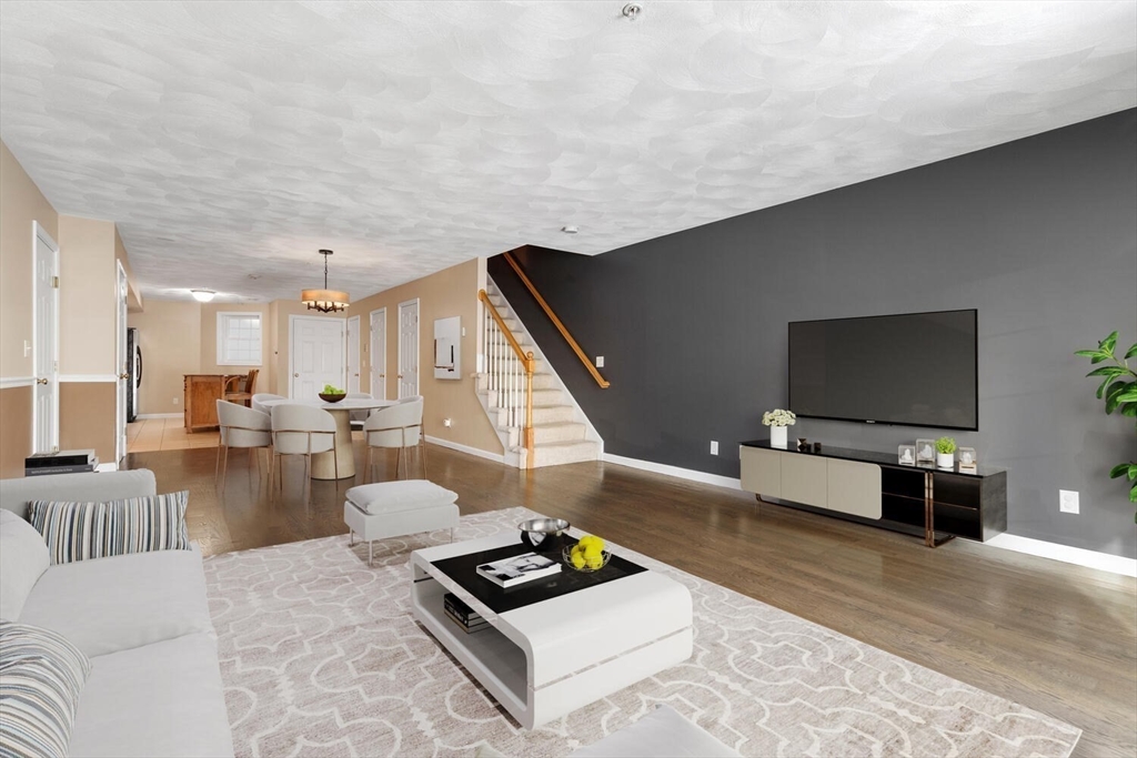 18 Dale St, Andover, Massachusetts, 2 Bedrooms Bedrooms, 5 Rooms Rooms,1.5 BathroomsBathrooms,Residential,For Sale,Dale St,73476986